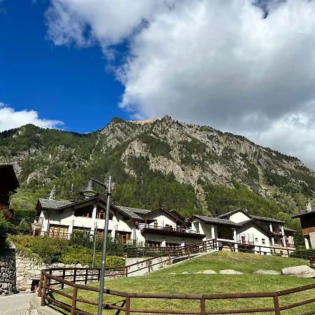 Ginny's House By World *